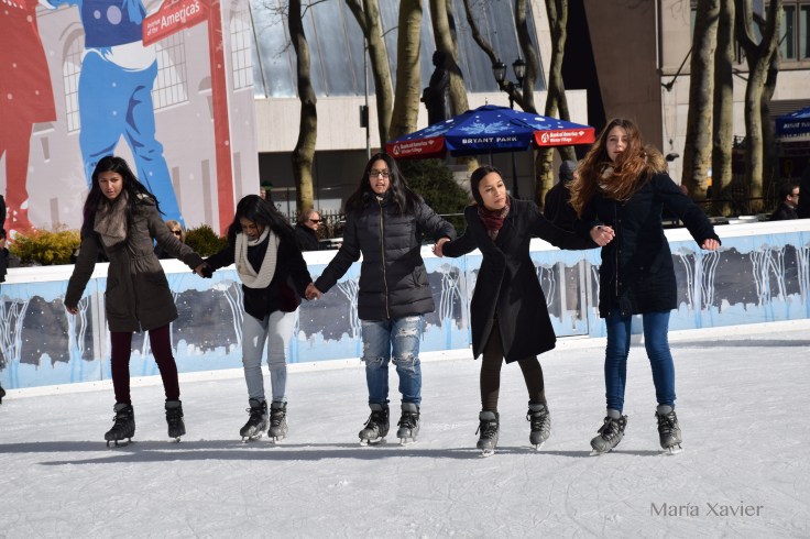 Medio día de jueves en el Brayant Park en Manhattan. Me disponía a hacer más fotos cuando sacaron a todos los patinadores porque iban a limpiar la pista.